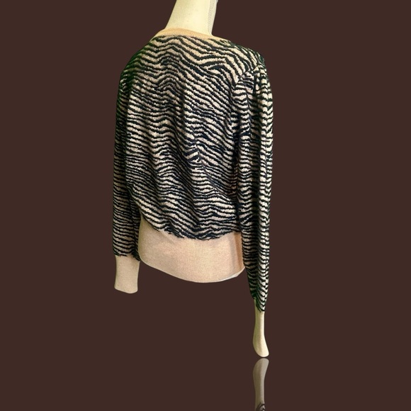 ASTR The Label ‘Tiger Stripe V-Neck Sweater’ Size Large ASO Tiny Pretty Things - Picture 12 of 15